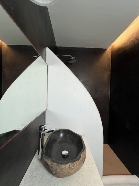 Thronos Suites - Image 45