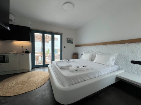 Thronos Suites - Image 32