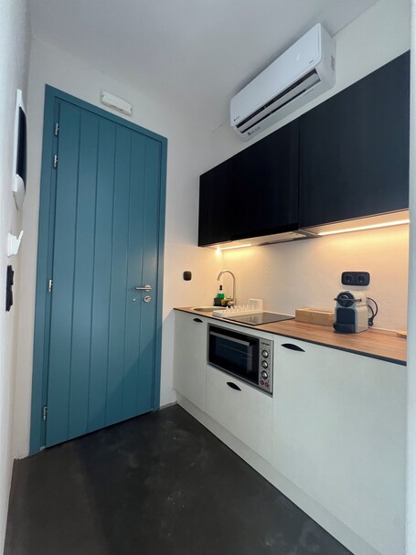 Thronos Suites - Image 19