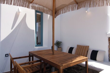 Thronos Suites - Image 64