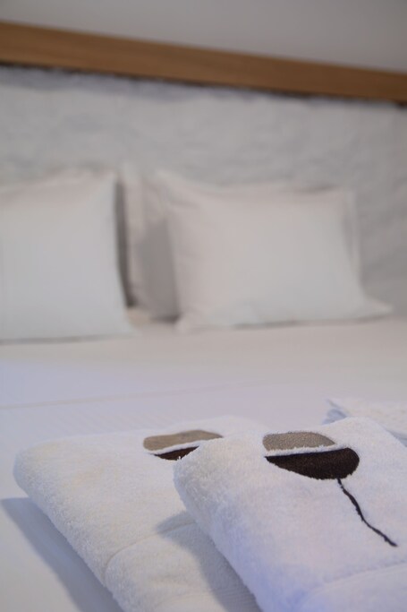 Thronos Suites - Image 71