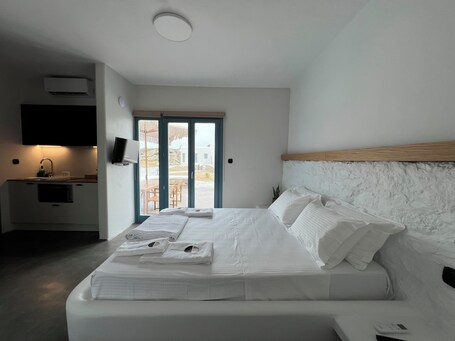 Thronos Suites - Image 63