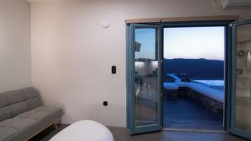 Deluxe-Suite, Balkon, Meerblick | 1 Schlafzimmer, hochwertige Bettwaren, Daunenbettdecken