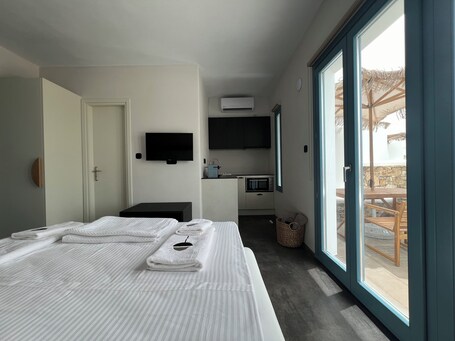 Thronos Suites - Image 55