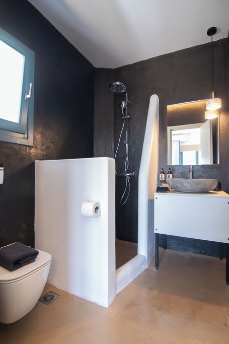 Thronos Suites - Image 72