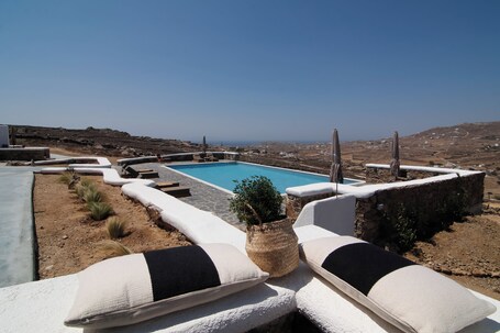 Thronos Suites - Image 25