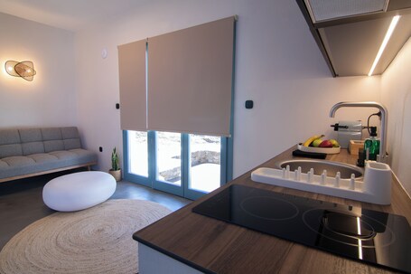 Thronos Suites - Image 23