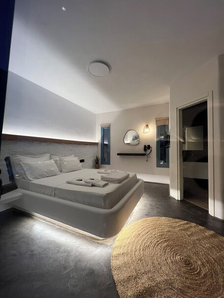 Thronos Suites - Image 26