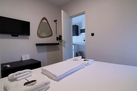 Thronos Suites - Image 98