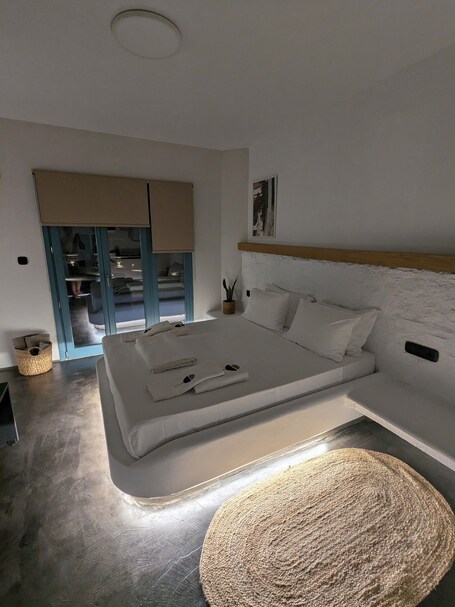 Thronos Suites - Image 27