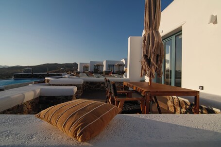 Thronos Suites - Image 47