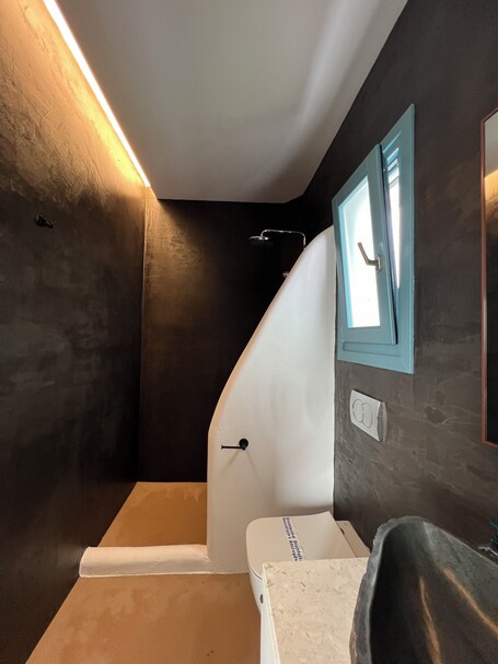 Thronos Suites - Image 16