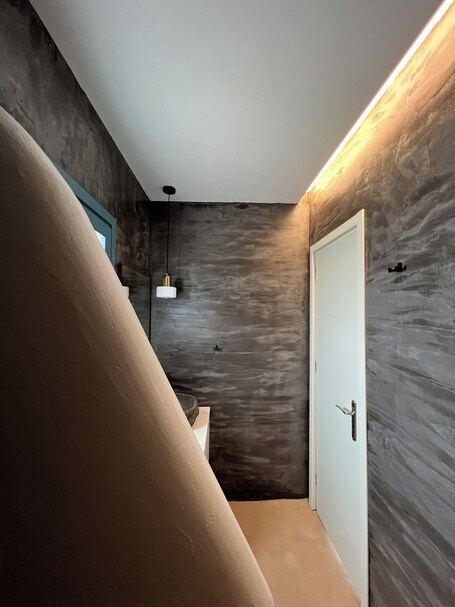 Thronos Suites - Image 44