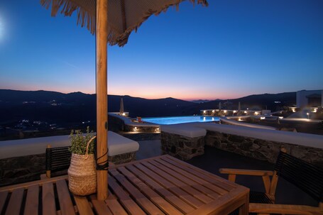 Thronos Suites - Image 37