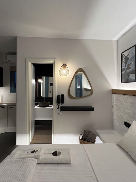 Thronos Suites - Image 80
