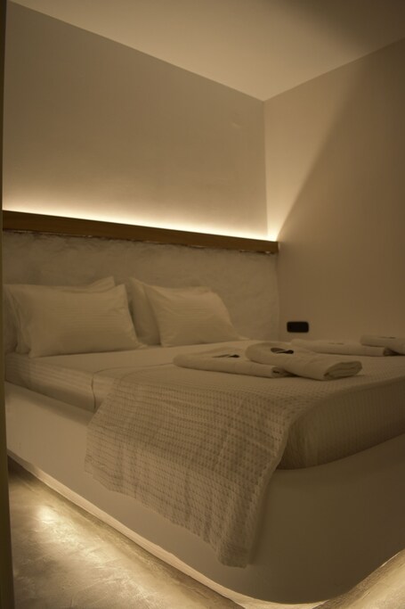 Thronos Suites - Image 95