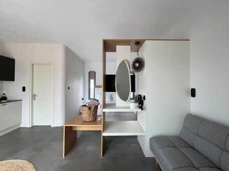 Thronos Suites - Image 29
