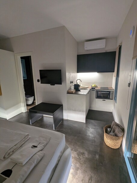 Thronos Suites - Image 1