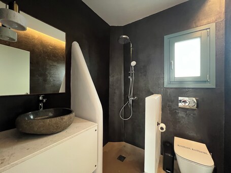 Thronos Suites - Image 39