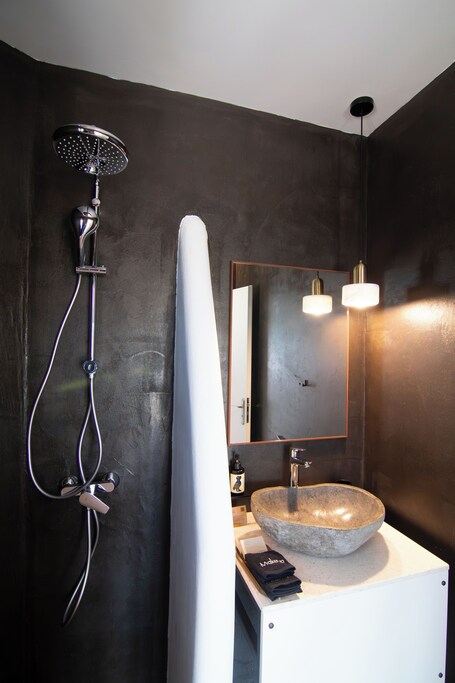Thronos Suites - Image 75