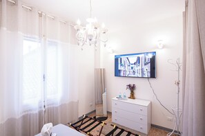 2 chambres, fer et planche à repasser, Wi-Fi gratuit, draps fournis