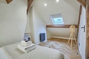1 bedroom, iron/ironing board, WiFi, bed sheets - Sublime duplex in the heart of Marché Levis (Paris)
