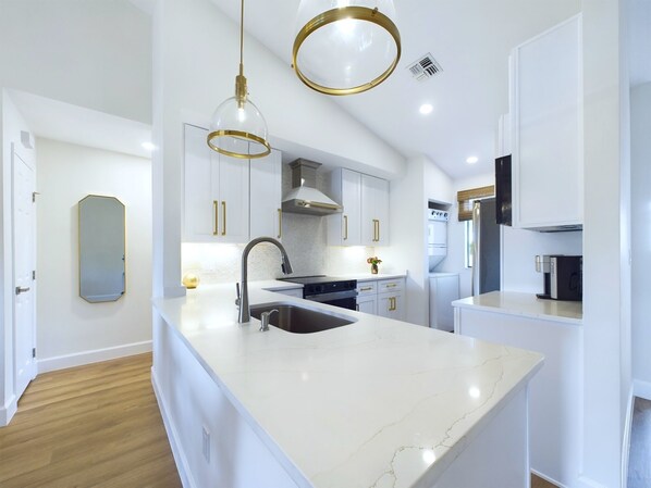 Refrigerador, microondas, horno, placa de cocina