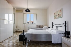 1 habitación, tabla de planchar con plancha, wifi gratis y ropa de cama 