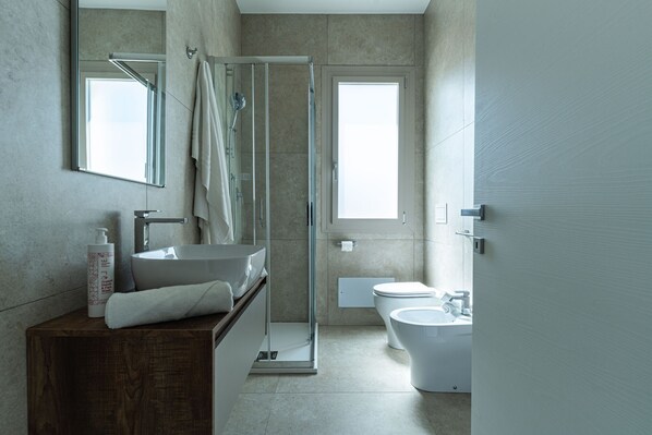 Dusche, Handtücher, Seife, Shampoo