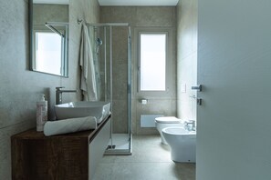 Shower, towels