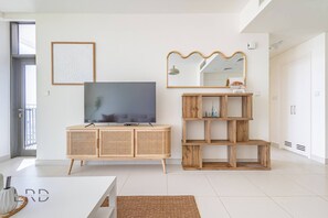 Interior - Modern & Vibrant 1BR Dubai Hills (Dubai)