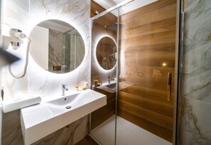 Family Quadruple Room | Bathroom