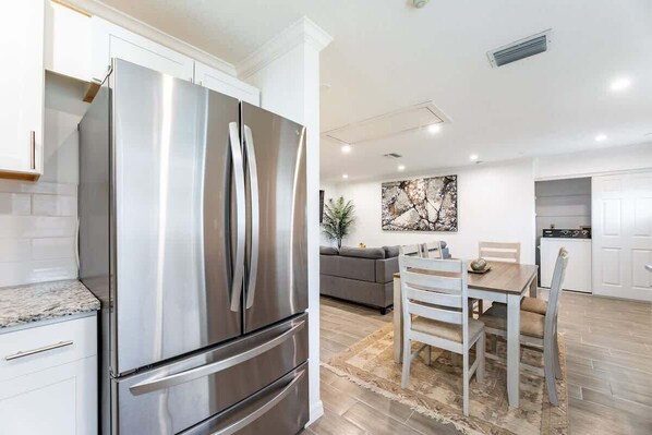 Interior - Spacious 2BR Townhouse Near The Beach with Parking (Stuart)