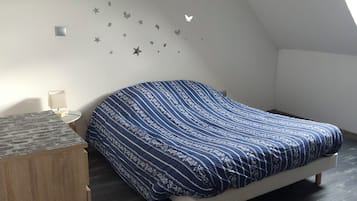 6 bedrooms, iron/ironing board, travel crib, free WiFi