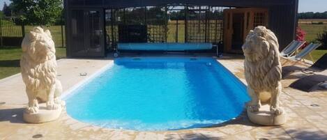 Inomhuspool och uppvärmd pool