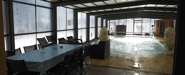 Innenpool, beheizter Pool