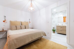 3 bedrooms, iron/ironing board, travel crib, WiFi