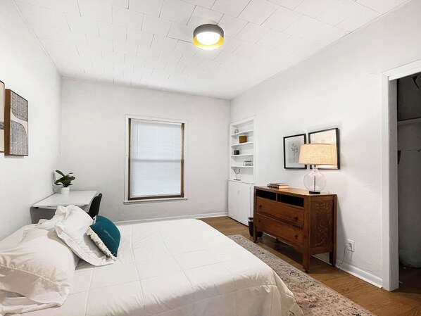 2 bedrooms, desk, iron/ironing board, travel crib