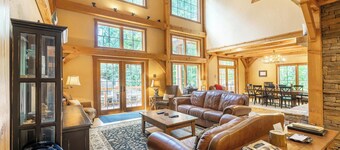 The Lodge at Twin Rivers-Luxury, accommodates 16 guests, Hot Tub, Pet Friendly