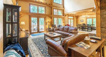 The Lodge at Twin Rivers-Luxury, accommodates 16 guests, Hot Tub, Pet Friendly