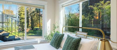 4 habitaciones, tabla de planchar con plancha, wifi y ropa de cama