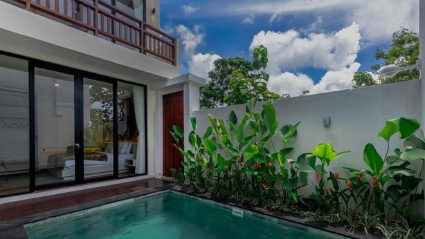 A modern house with a swimming pool, a balcony, and lush greenery. - Jobon Villas  (Ungasan)