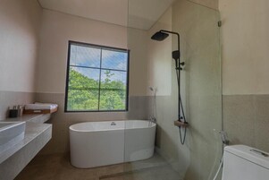 Free toiletries, hair dryer, bathrobes, towels