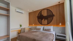 Memory foam beds, in-room safe, desk, WiFi (free) - Jobon Villas  (Ungasan)