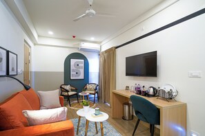 Suite estudio Deluxe, no fumadores | Escritorio, espacio para trabajar con un portátil, wifi gratis