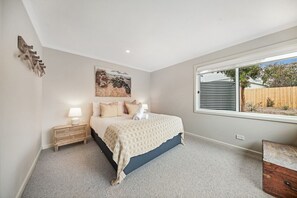 4 bedrooms, iron/ironing board, free WiFi, bed sheets - Parkers Pearl Retreat (Torquay)