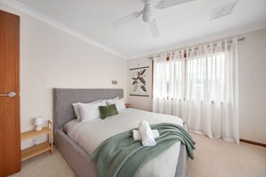 2 quartos, ferros/tábuas de passar roupa, Wi-Fi de cortesia