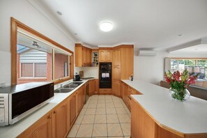 Microwave, oven, stovetop, dishwasher