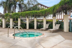 A swimming pool with a hot tub, surrounded by lounge chairs and a covered area with plants. - Sweet Serenity 3 Bed Home (Encinitas)