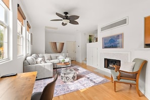 Fireplace - Sweet Serenity 3 Bed Home (Encinitas)